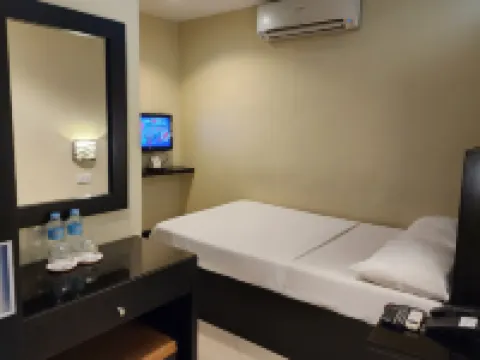 Green Glass Hotel Hotels in Calamba