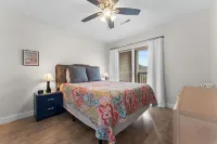 Charming 2-bedroom condo right behind SDC