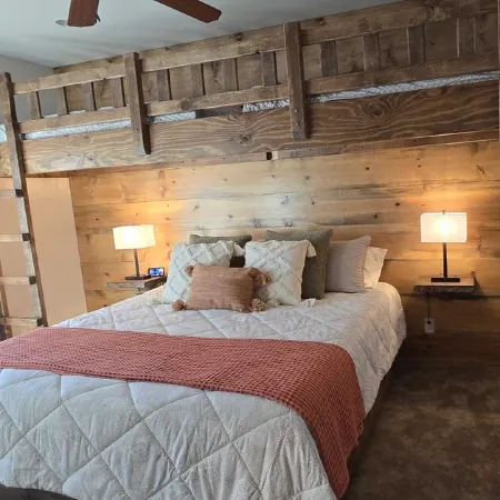 Newly Remodeled Cabin. Secluded. Hot Tub. 7 Miles to Zion National Park