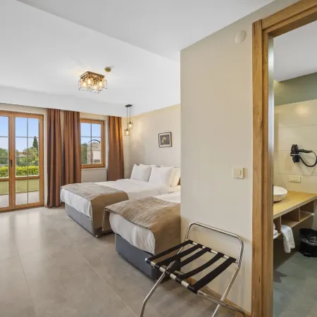 Zeyt Inn Hotel