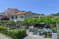 Apartments Elena Отели в г. 