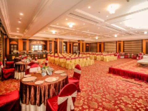 โรงแรมเรจิทาแอลเซ็นทรัลลักเกญ์นโดยโรงแรมรอยัลออคิดจำกัด โรงแรมในลัคเนา