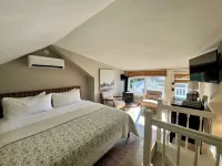 Admirals Quarters Inn - balcony