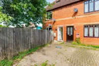 Immaculate 2 - Bedroom House in Milton Keynes Hotels near Ashland (The Parks Trust)