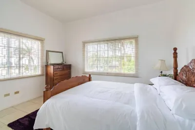 Lovely 1-Bed in Montego Bay-Rose View Apartment Hôtels à : 
