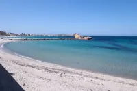 Duplex Terrasse Vue Mer et Ville, Pieds Dans l'Eau - Homestays