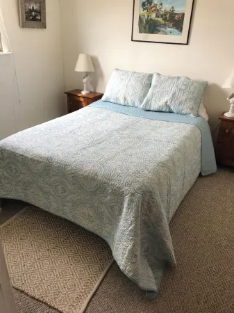 Cottage on the beach in Smith Pt.. Ocean, Bay and Sunsets.