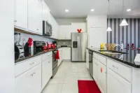 Luxurious Vacation Townhome with Private Pool Hotel in zona 7-Eleven