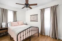 Cozy 3 Bedroom Bungalow in Noblesville-Newly Remodeled