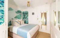 AN AUTHENTIC PARISIAN STAY STEPS FROM THE LOUVRE AND OPÉRA GARNIER- 4 BEDROOMS 파리 호텔