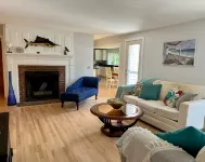 Perfect location! Minutes to beaches! Close to it all!