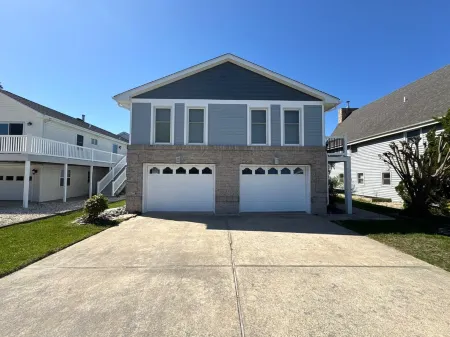 CANAL FRONT - GREAT VIEWS - 5 BDRM, 3&1/2 BATHS, 2 KINGS, GOLF, RELAX... Отели в г. Ошен Пайнс