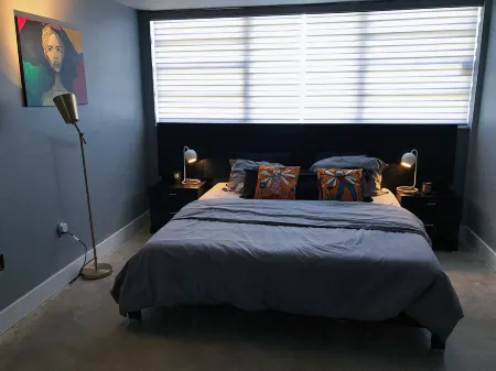 NEWLY RENOVATED SMART HOME CONDO WITH CITY VIEW!!! Отели в г. Север Майами