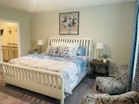 Spacious coastal 4-bedroom house in Sebastian with AC, WiFi, and game room. 세바스찬 호텔