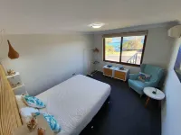 Wallis View - Lake and Sunset Views