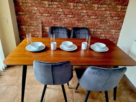 Glasgow Central - Free Parking &  , Free high speed internet , Private garden Отели рядом с Аэропорт Глазго Прествик