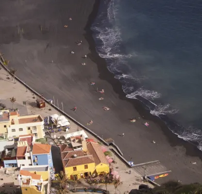 TAZACORTE PUERTO - STUDIO - DIRECTLY ON THE BEACH Hotels in Tazacorte