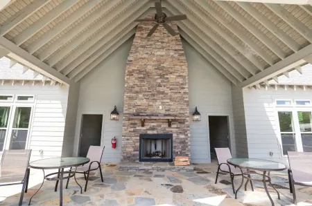 Family Friendly Americana Living at Cabin America on Lake Martin