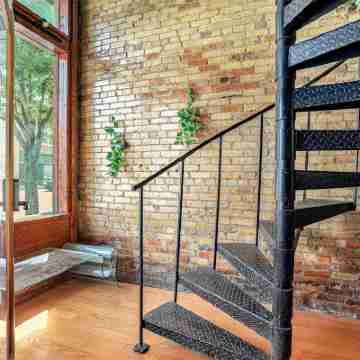 Huge Historic Condo downtown in the Heart of the city Others