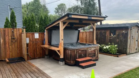 Luxurious modern 4 season cottage on Lake Erie with hot tub Отели в г. Халдиманд Каунти