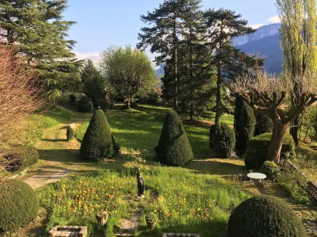 Beautiful house in the Chartreuse foothills with swimming pool Отели в г. Вореп