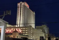 5 bedroom 1 block from beach , Boardwalk & Tropicana Casino,