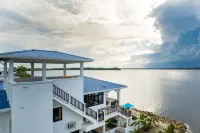 Ophelia's Villa: Waterfront Luxury with Private Pool
