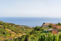 Casa da Portada, by the fountain with views to Calheta