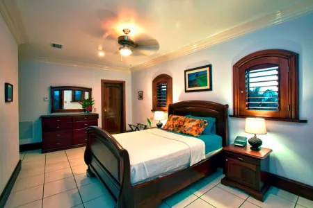 Vista Verde Roatan - Spacious Private Beachfront Villa-Snorkel, Dive, Relax! Отели в г. Хосе Сантос Гуардиола