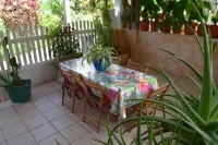 Country apartment, sea and forest view. Beaches and town 10 minutes away by car Hotels in Sainte-Luce