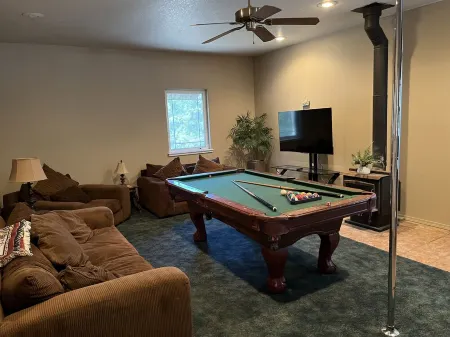 Mountain View on one level w  hot tub,fire pit, w fishing kayaking  minutes away