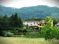 La Cheta - House in the hills with garden, between Lucca and the beaches of Viareggio