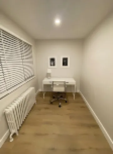 2 Bedroom Beauty! Located on the Lakeshore in Port Credit, Mississauga.