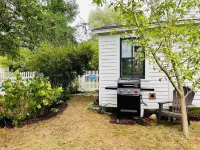 115 Rose Cottage with 2 bedroom walk to Groton Bay