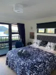 Fantastic Lake and Mountain views with Spa Pool