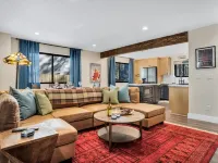 4BD Modern Home in the Pines - Games - Close to Downtown & Hiking