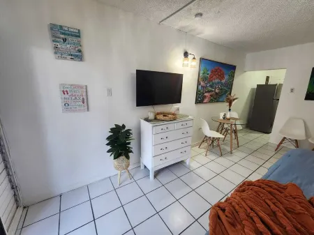 Charming 1-bedroom in Tower Isle St Mary: AC, WiFi, pool, and a serene retreat.