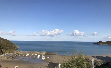 Near Paimpol, Apartment 200m from Bréhec Beach Отели в г. Плуэзек