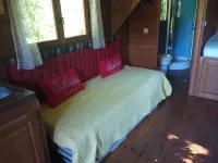 Gypsy caravan in the middle of the countryside in Mont-Saint-Michel bay for 2 to 4 people.