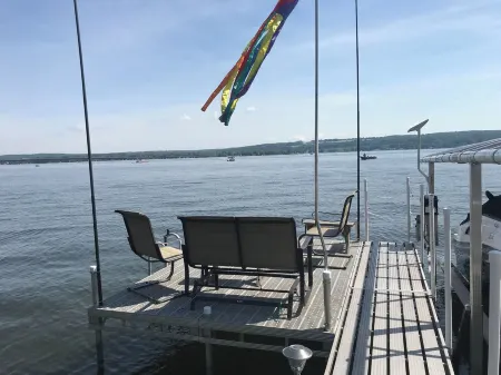 Spacious 5-bedroom Lakefront house with AC and WiFi in wonderful Ashville