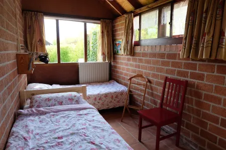 comfortable holiday home in spacious and child-friendly bungalow park Отели в г. Warmenhuizen