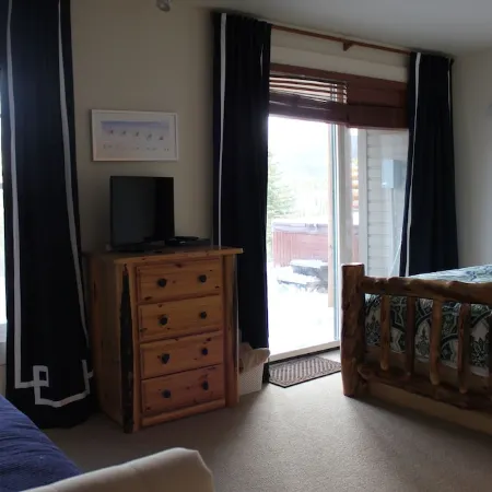 Truly Ski In/Ski Out Condo!  Spacious- Sleeps 11!  Great Mountain Views!