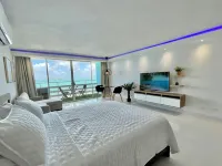 Luxury Oceanfront Studio • Stunning Views • Pool • Balcony + Free Parking