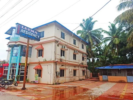 Leema Residency Отели рядом с достопримечательностью «Shri Murdeshwara Beach»