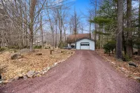 Peaceful & Cozy Lake Naomi Getaway ~ Pocono Pines ~ Kalahari Resort