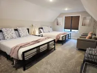 Posh Pelican House is guest favorite in quaint resort town of Breezy Point! Hotels in Breezy Point