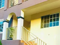 The Hideaway Too - Modern One Bedroom Executive Suite - 5 mins to Mandeville Hotels in Mandeville