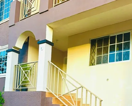 The Hideaway Too - Modern One Bedroom Executive Suite - 5 mins to Mandeville Hotels in Mandeville
