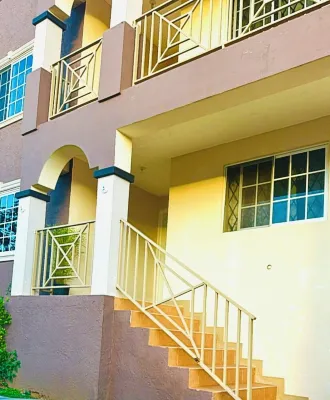 The Hideaway Too - Modern One Bedroom Executive Suite - 5 mins to Mandeville  호텔