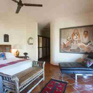 Large 1&2/BD Private Villas, Ocean Views, Lovely Pool, Ideal Location Rooms